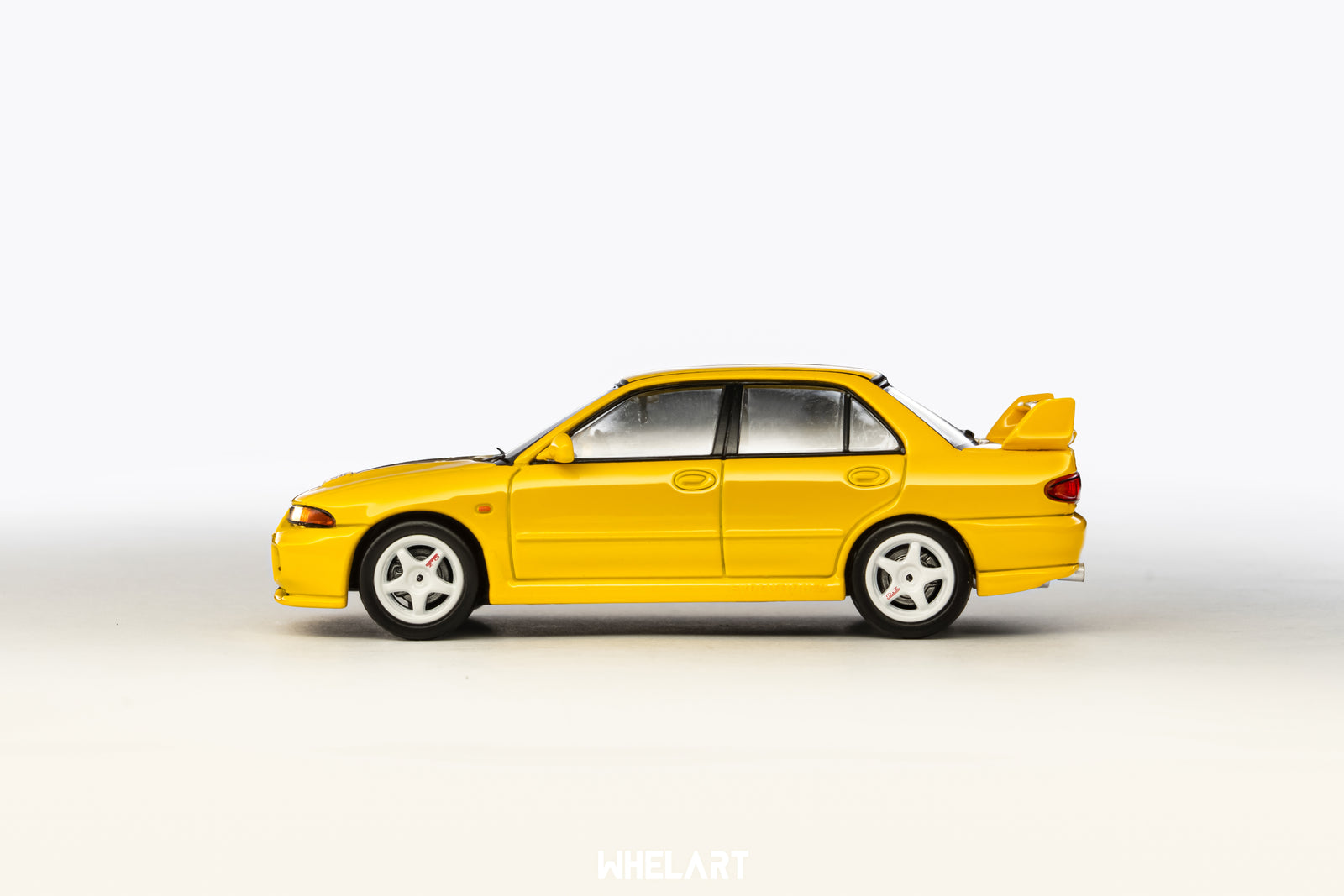 1:64 MITSUBISHI Lancer Evolution 3 Yellow