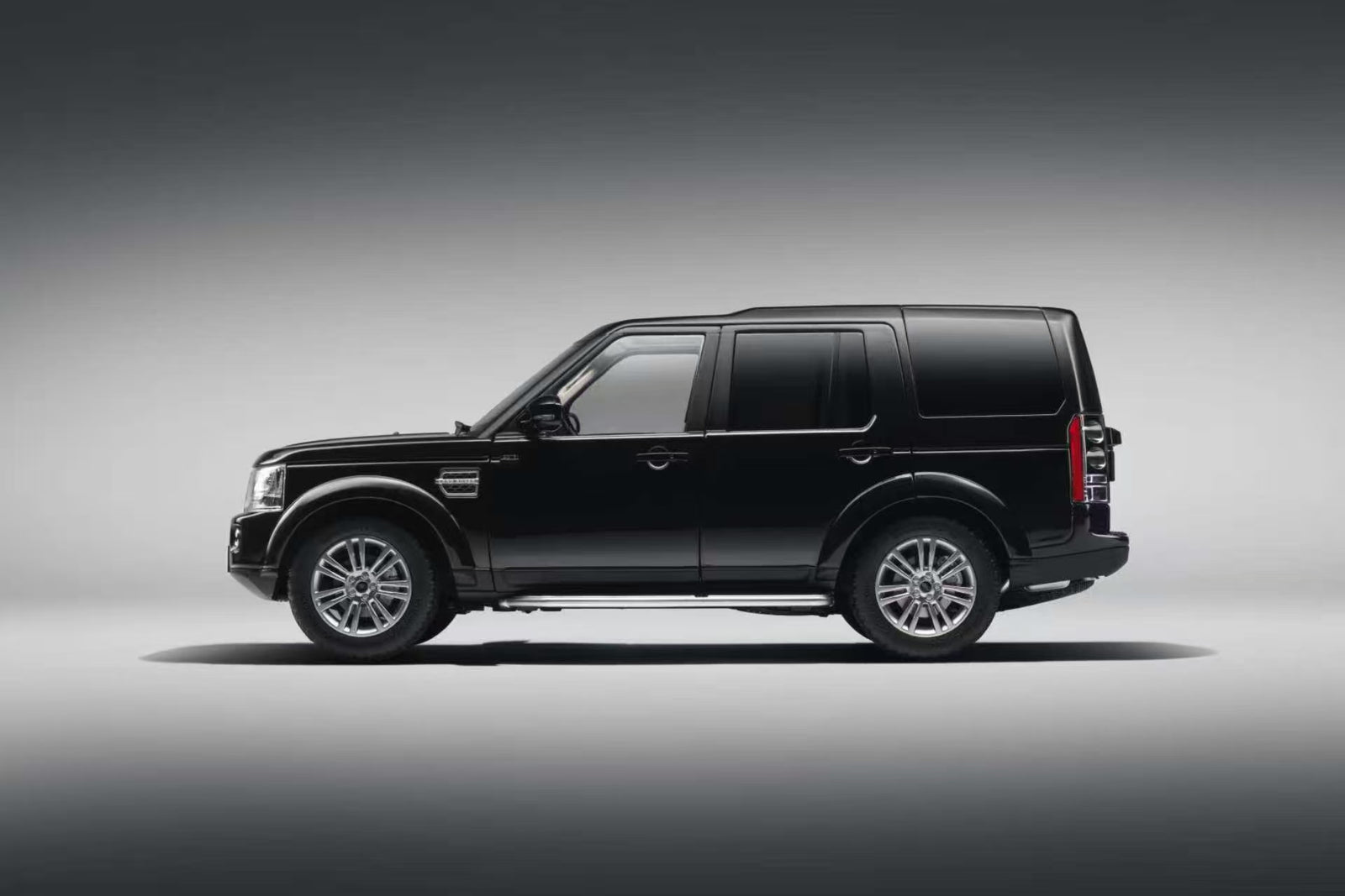 1:18 LAND ROVER DISCOVERY4 2014 black