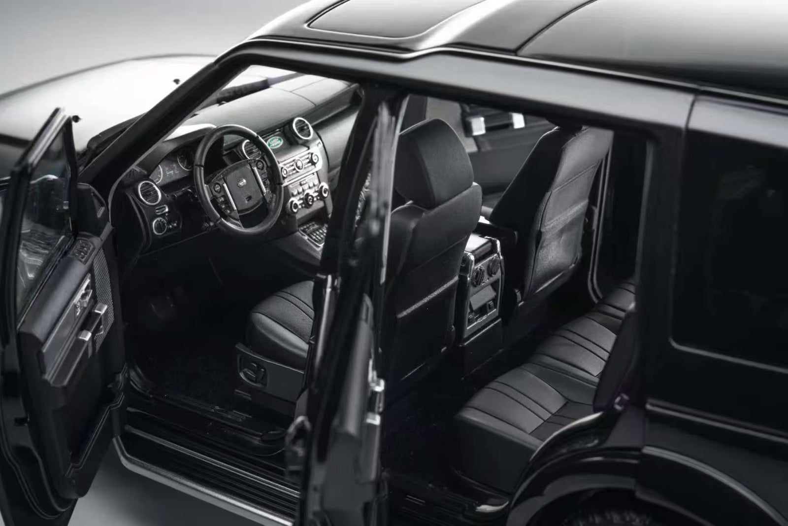 1:18 LAND ROVER DISCOVERY4 2014 black