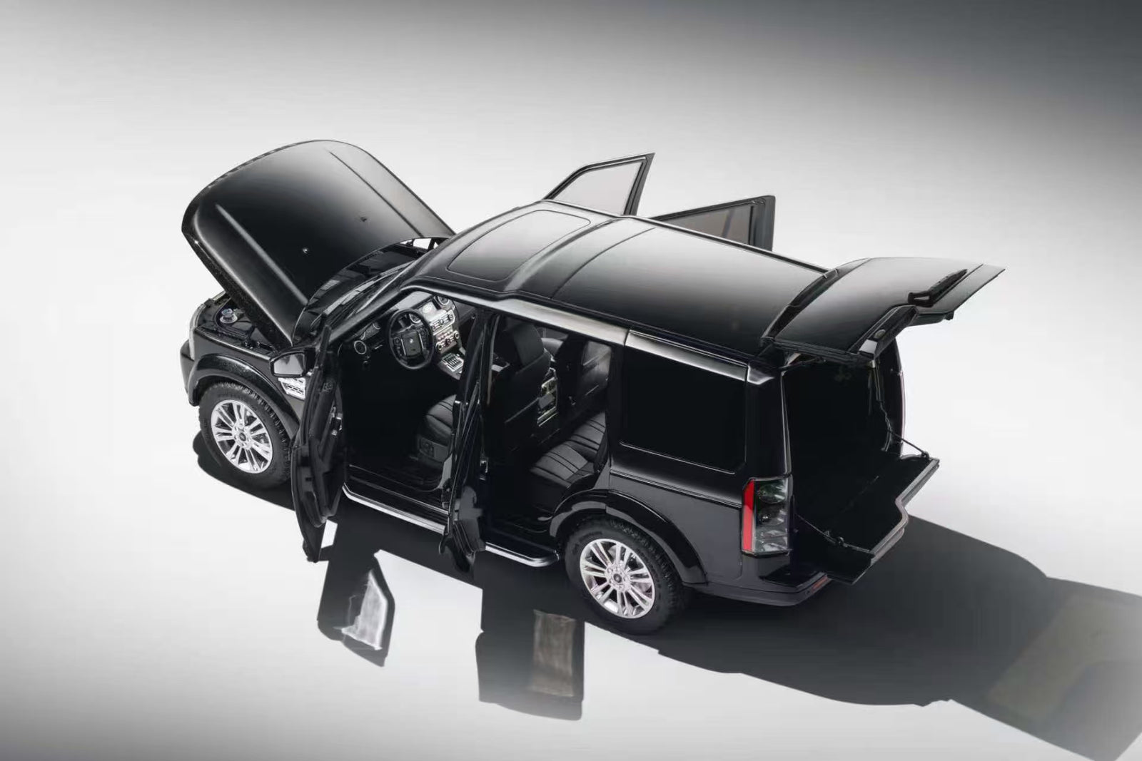 1:18 LAND ROVER DISCOVERY4 2014 black