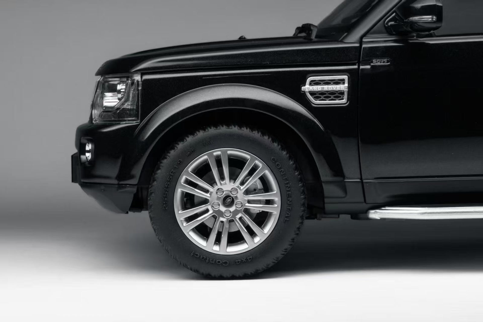 1:18 LAND ROVER DISCOVERY4 2014 black