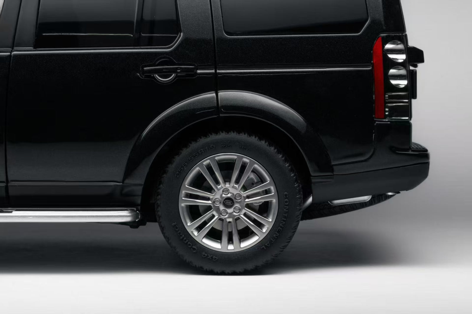 1:18 LAND ROVER DISCOVERY4 2014 black