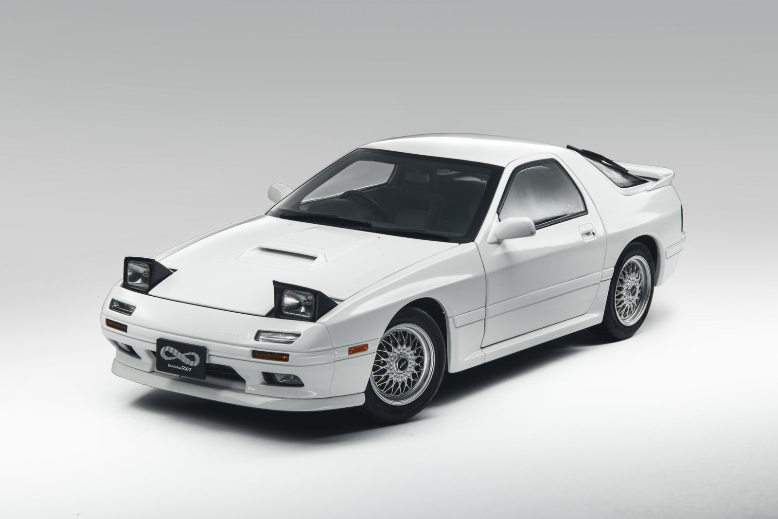 1:18 MAZDA RX-7(FC3S)1989 white