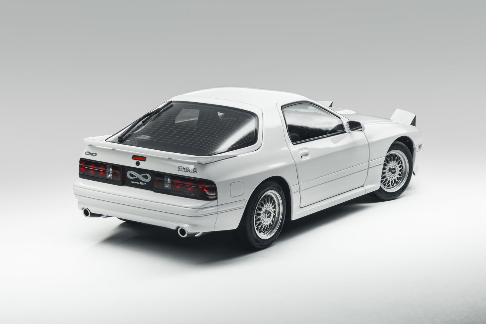 1:18 MAZDA RX-7(FC3S)1989 white