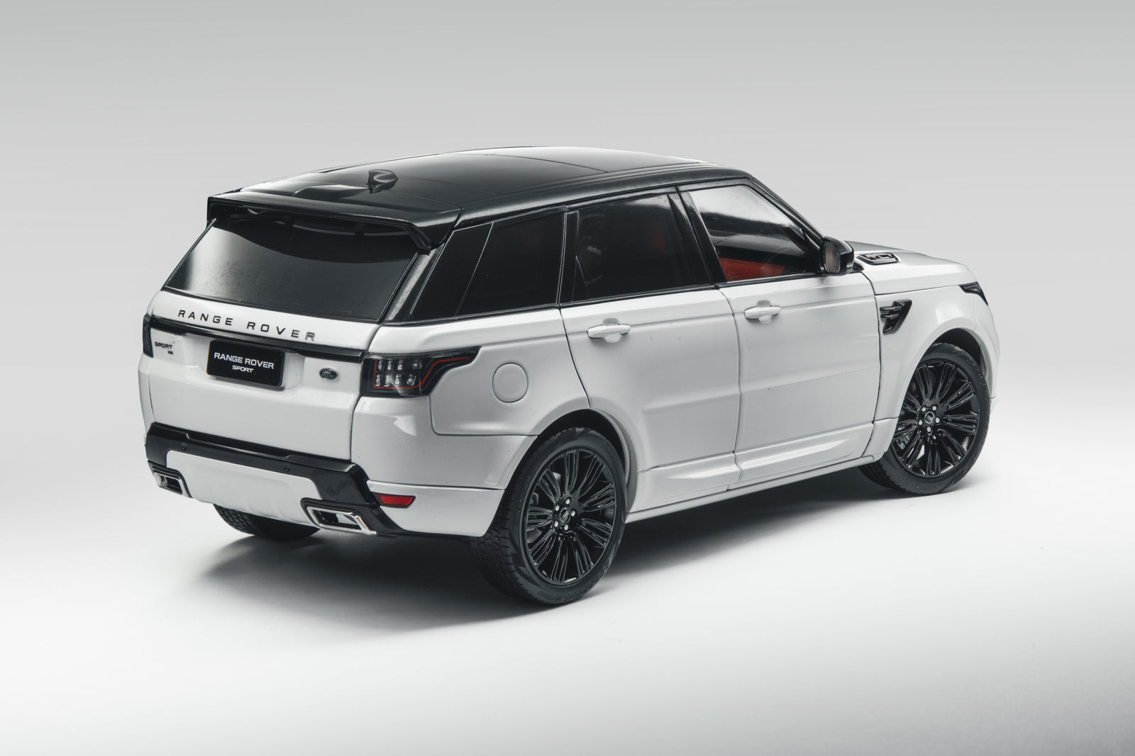 1:18 RANGE ROVER SPORT 2018 white
