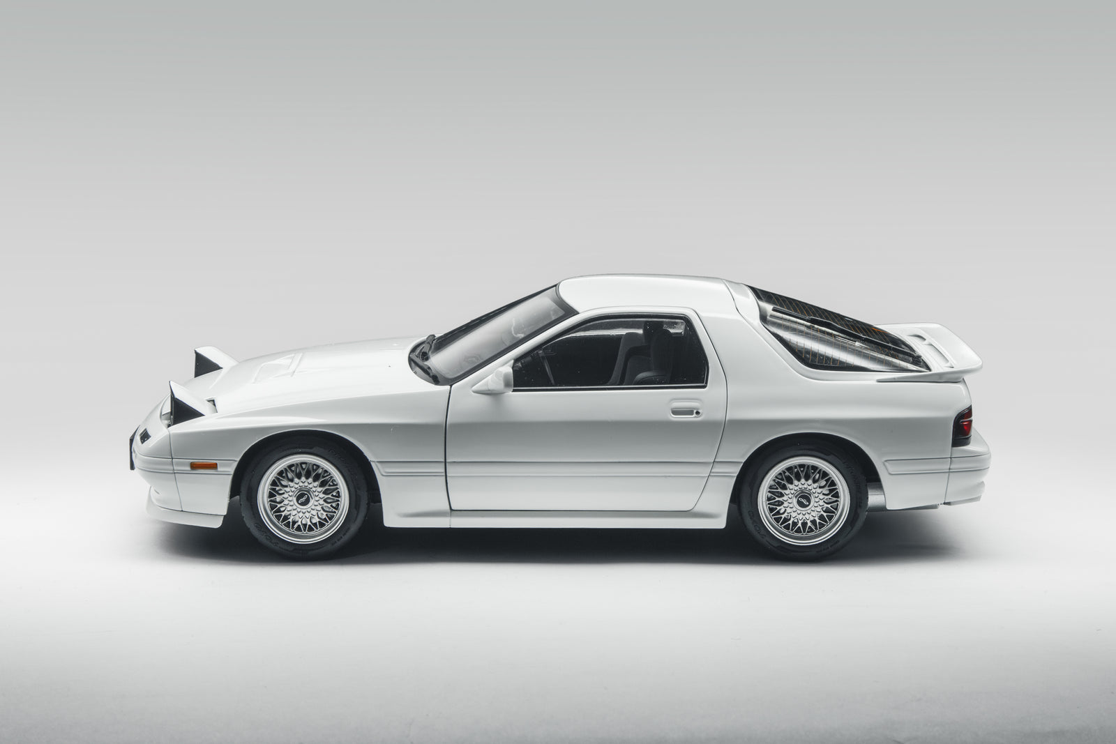 1:18 MAZDA RX-7(FC3S)1989 white