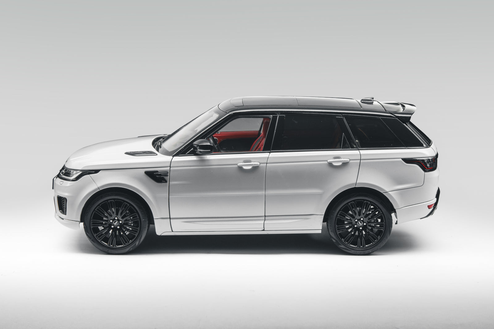 1:18 RANGE ROVER SPORT 2018 white