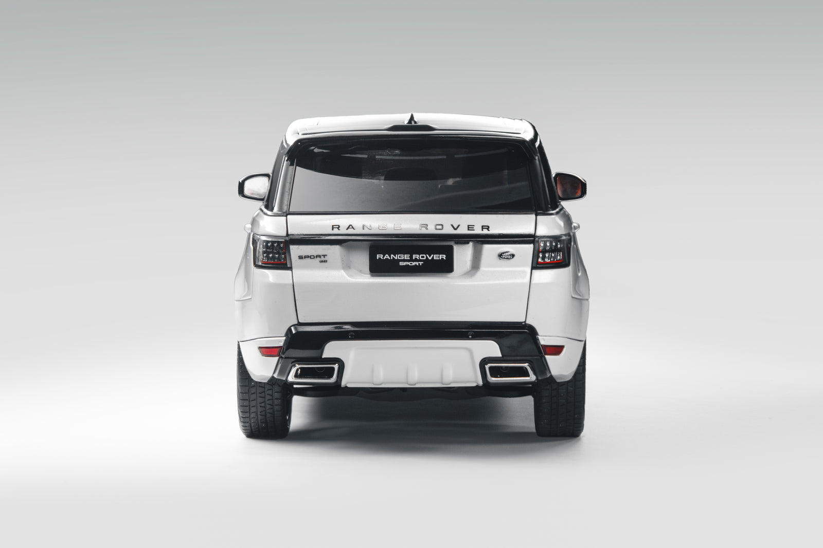 1:18 RANGE ROVER SPORT 2018 white
