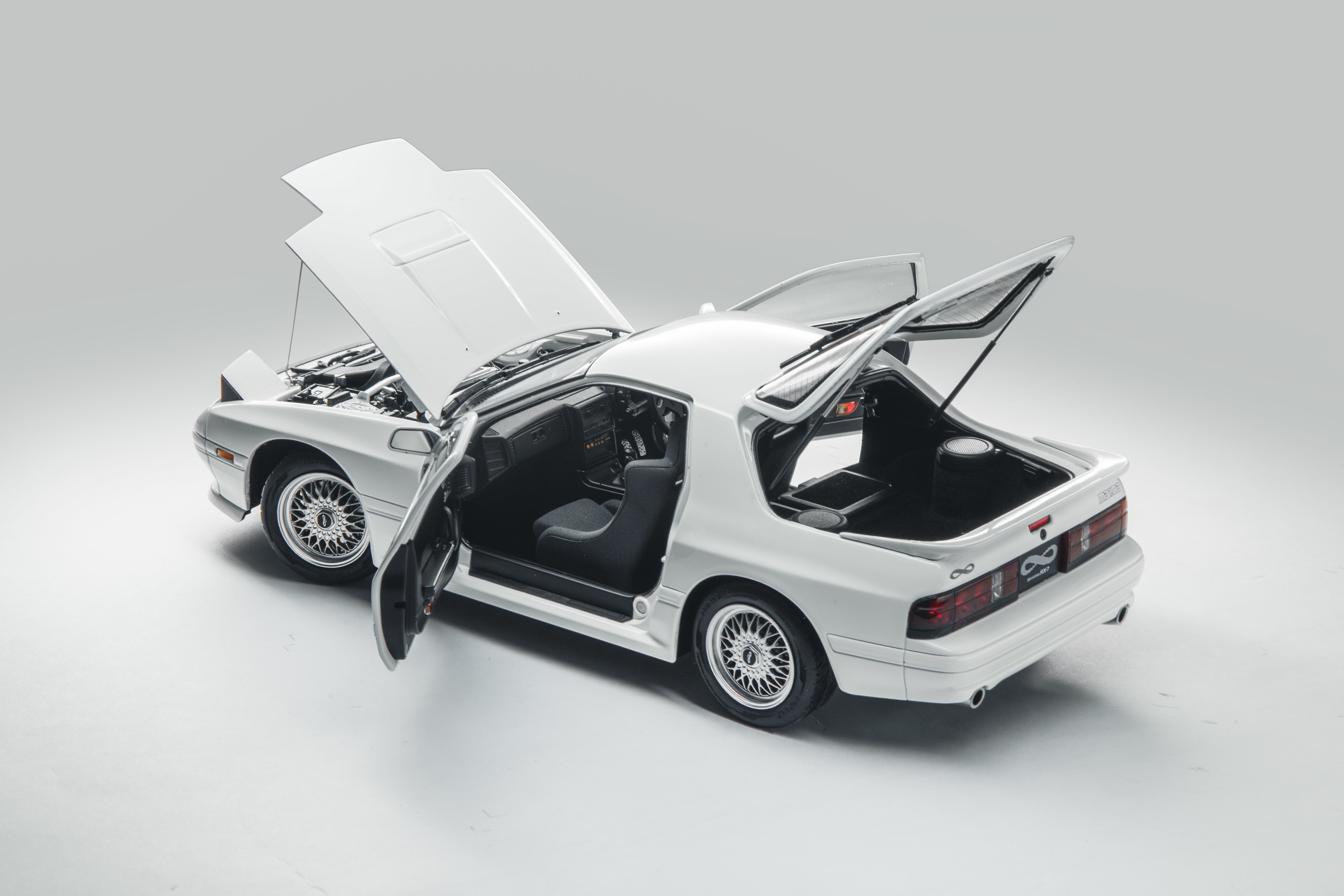 1:18 MAZDA RX-7(FC3S)1989 white