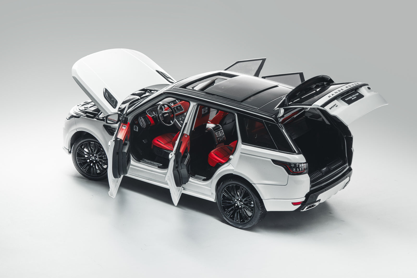 1:18 RANGE ROVER SPORT 2018 white