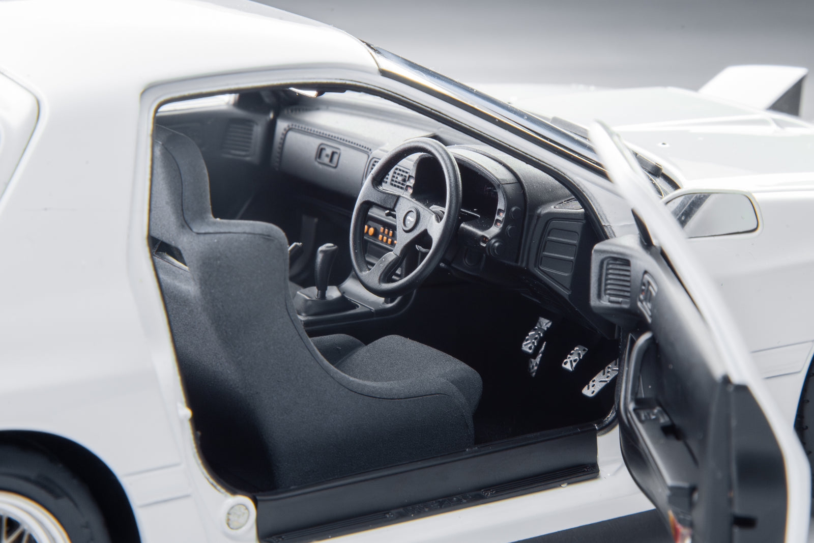 1:18 MAZDA RX-7(FC3S)1989 white