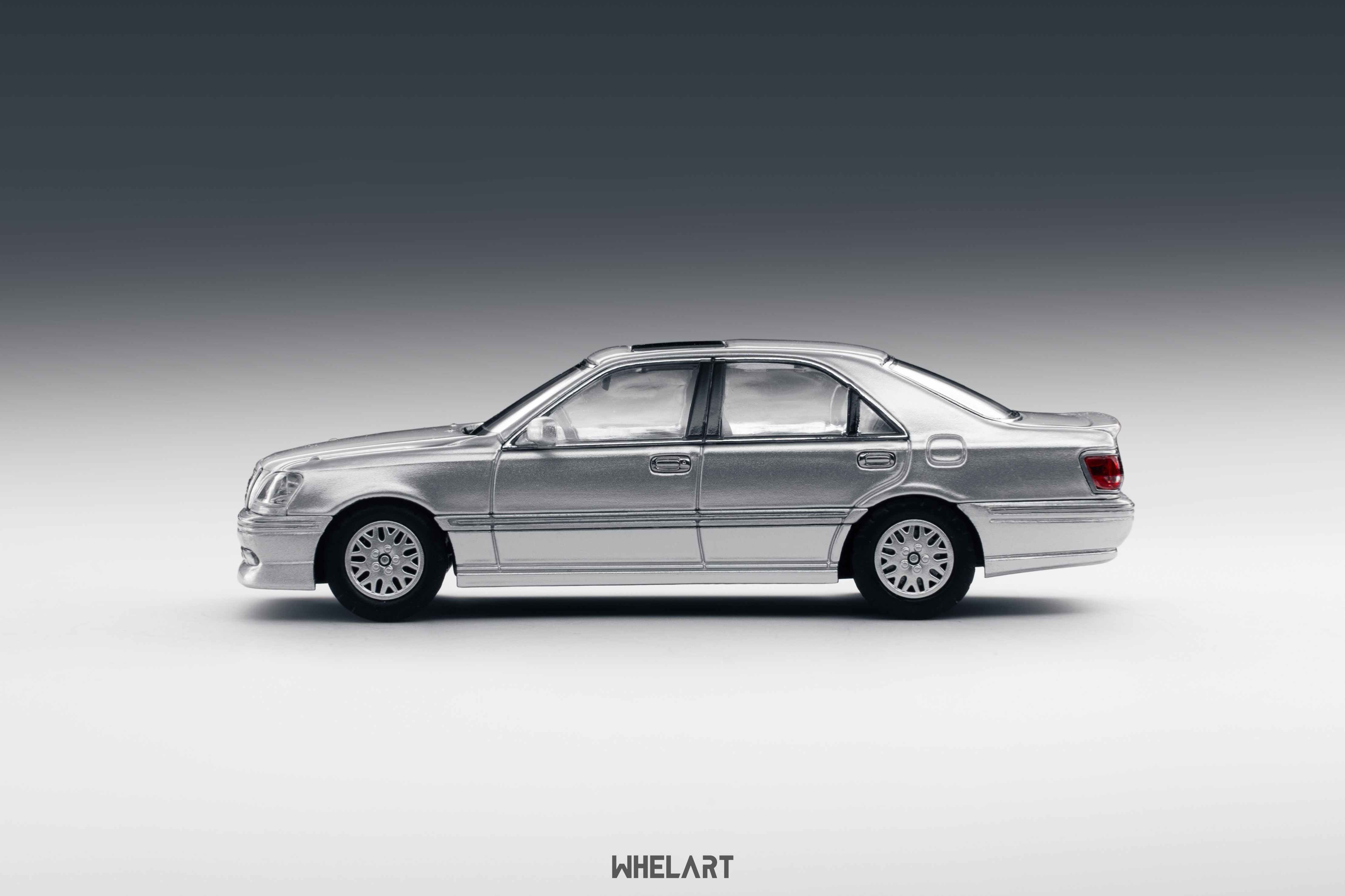 1:64 Toyota Crown Athlete Silver