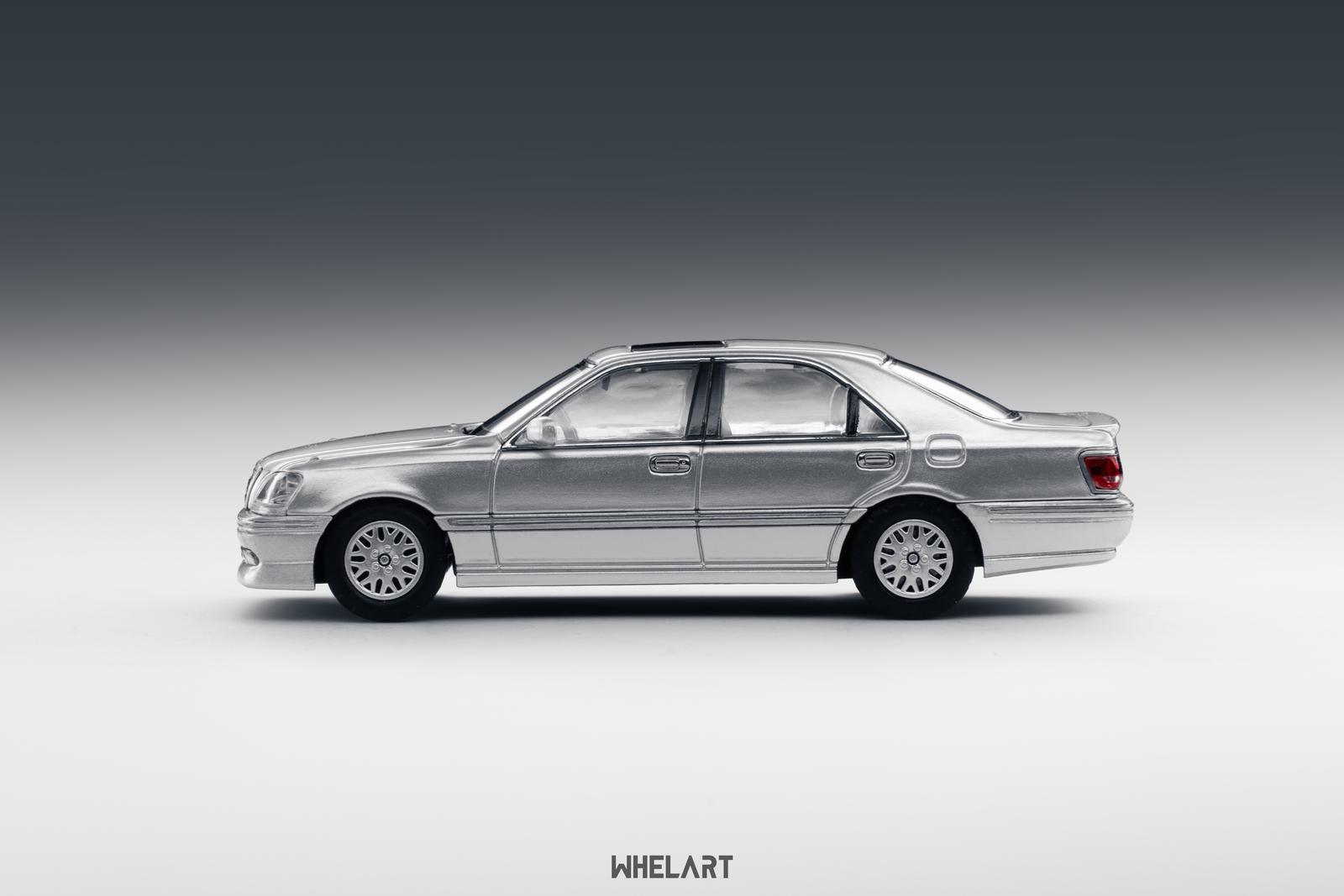 1:64 Toyota Crown Athlete Silver